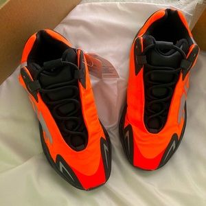 Yeezy Adidas 700 MNVN ORANGE 6 1/2 US MENS